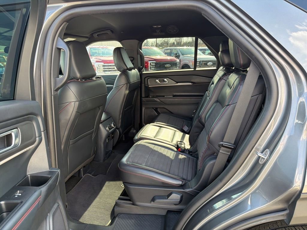 Certified 2025 Ford Explorer ST-Line w/ ST-Line Street Pack image 13
