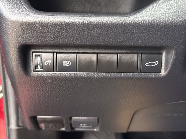 Used 2020 Toyota RAV4 XLE Premium FWD image 25