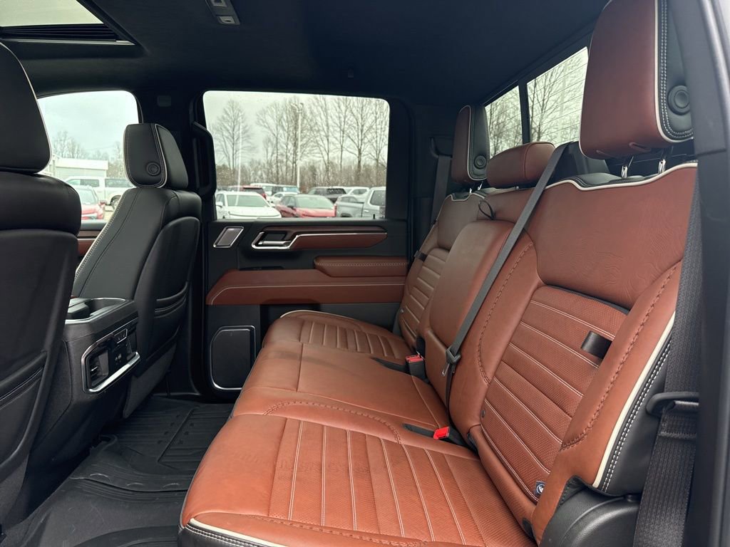 Used 2024 GMC Sierra 3500 Denali Ultimate AWD/4WD image 13