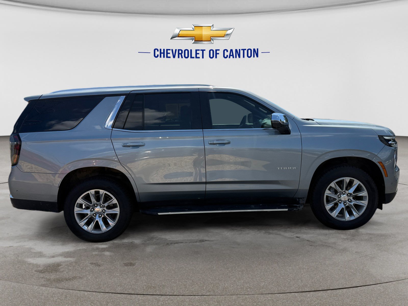 Used 2025 Chevrolet Tahoe Premier AWD/4WD image 4