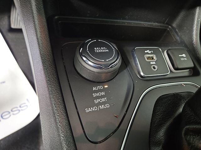 Used 2019 Jeep Cherokee Latitude Plus w/ Comfort/Convenience Group image 26