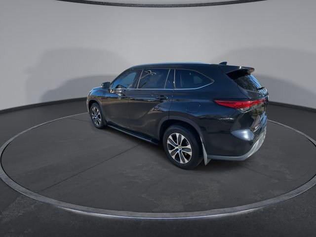 Used 2022 Toyota Highlander XLE image 11