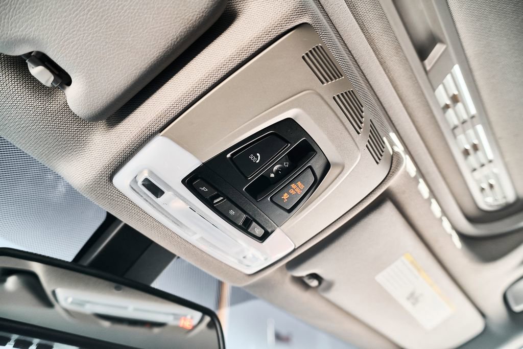 Used 2018 BMW 320i Sedan image 48