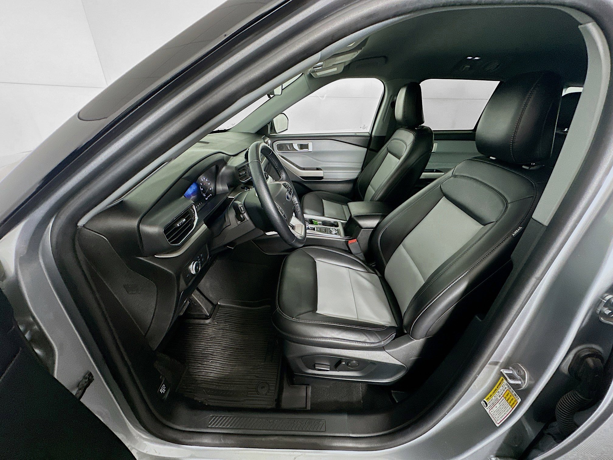 Used 2022 Ford Explorer XLT w/ Equipment Group 202A image 13