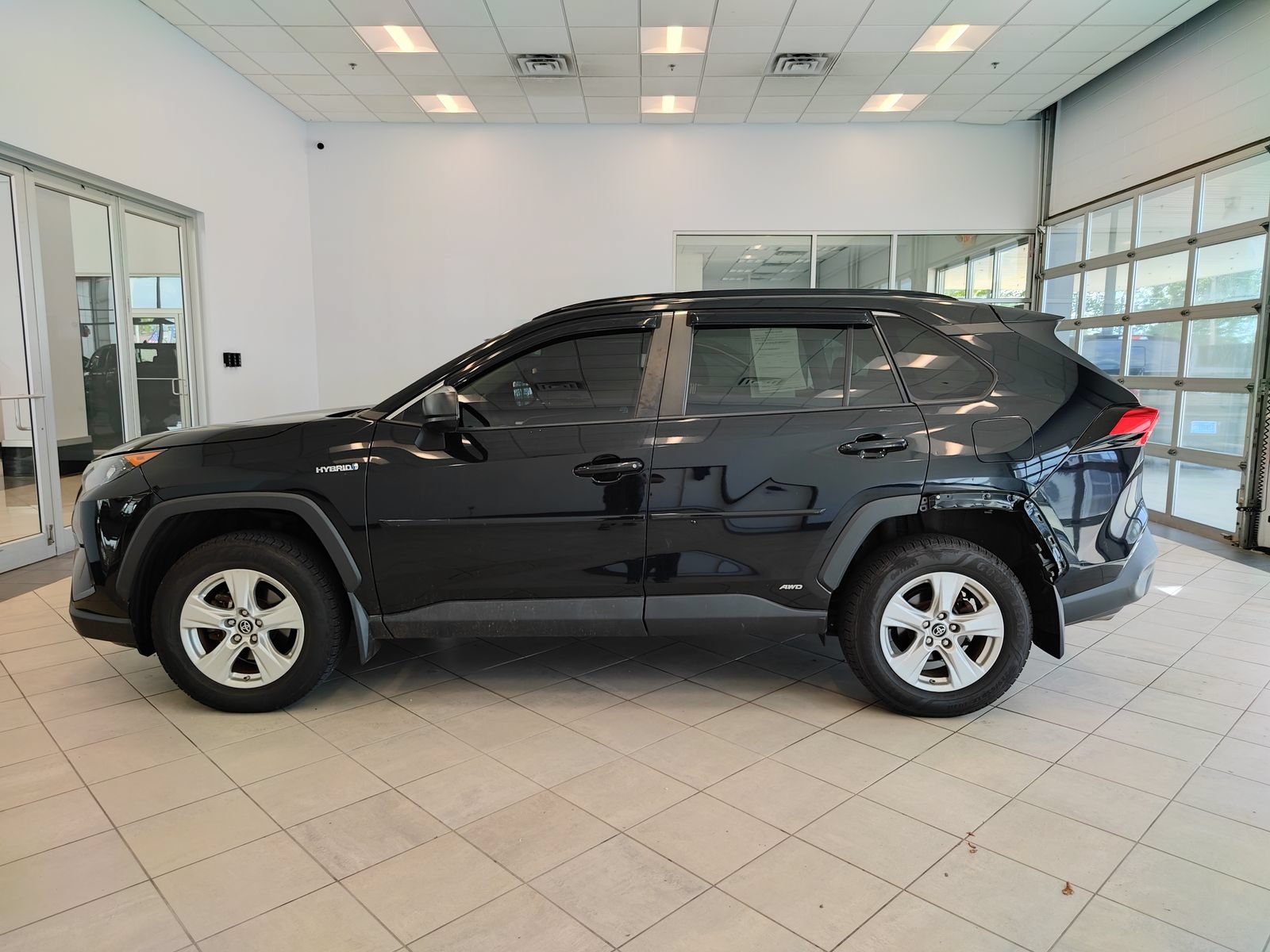 Used 2020 Toyota RAV4 LE w/ All Weather Liner Package AWD/4WD image 6
