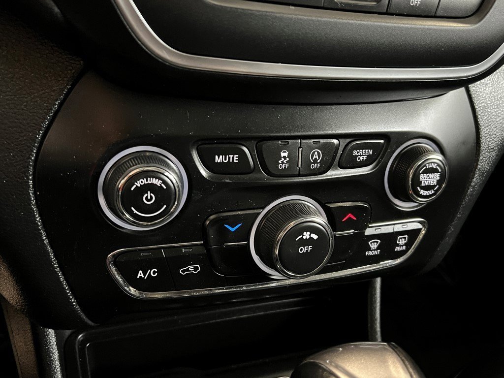 Used 2022 Jeep Cherokee Latitude w/ Sun & Sound Group image 44