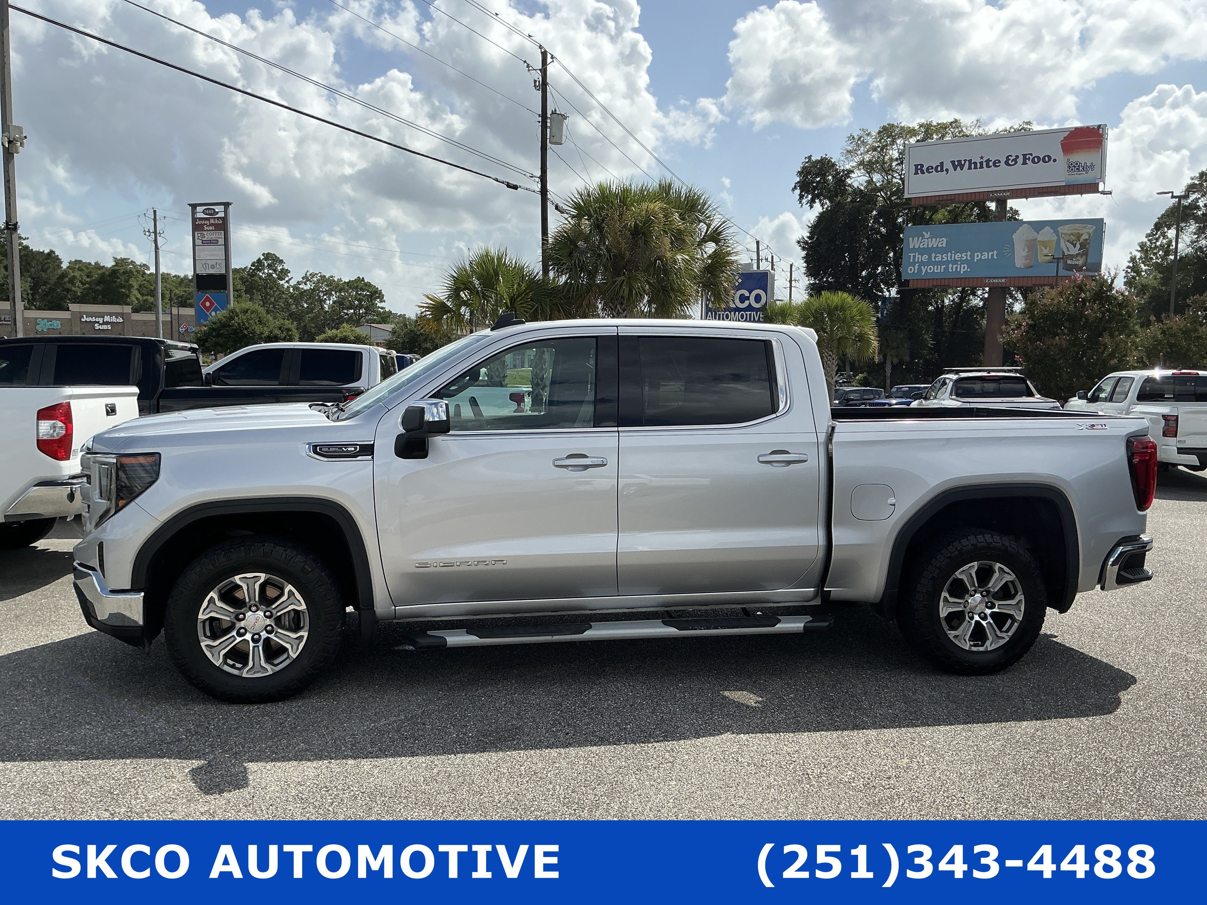 Used 2022 GMC Sierra 1500 SLE w/ X31 Off-Road Package AWD/4WD image 2