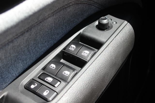 Used 2023 Jeep Compass Latitude AWD/4WD image 19