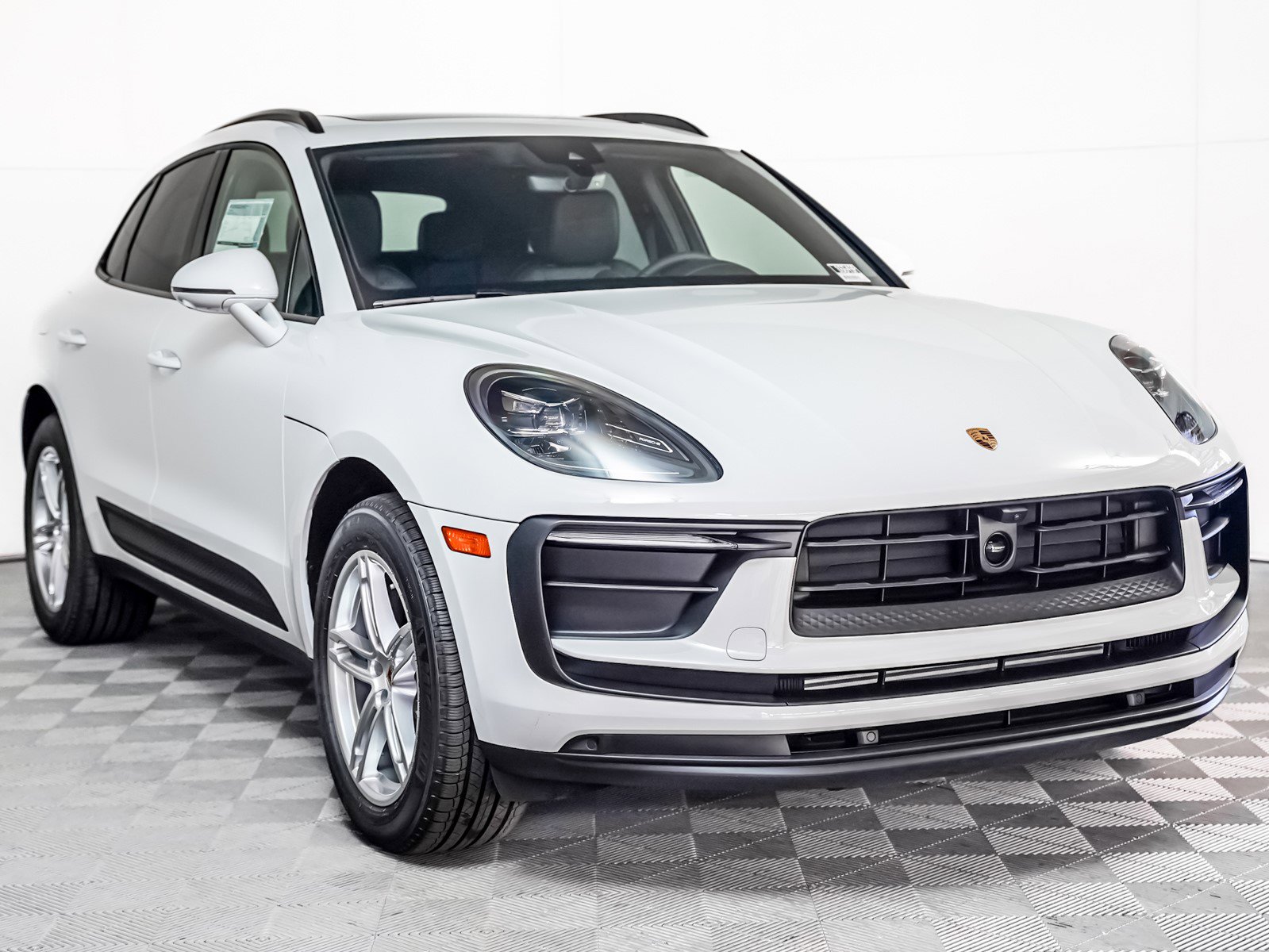 New 2026 Porsche Macan image 8