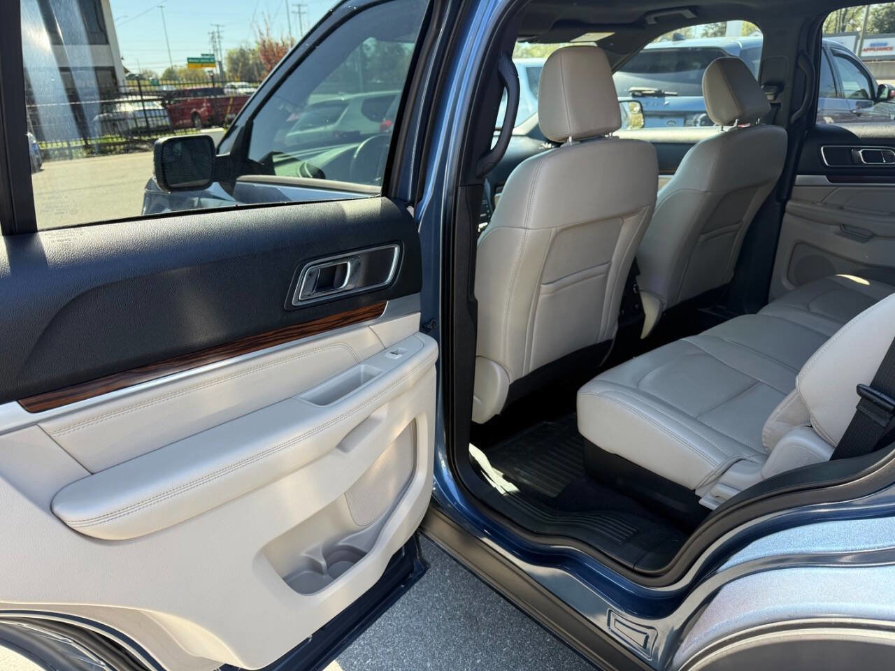 Used 2018 Ford Explorer Limited FWD image 9