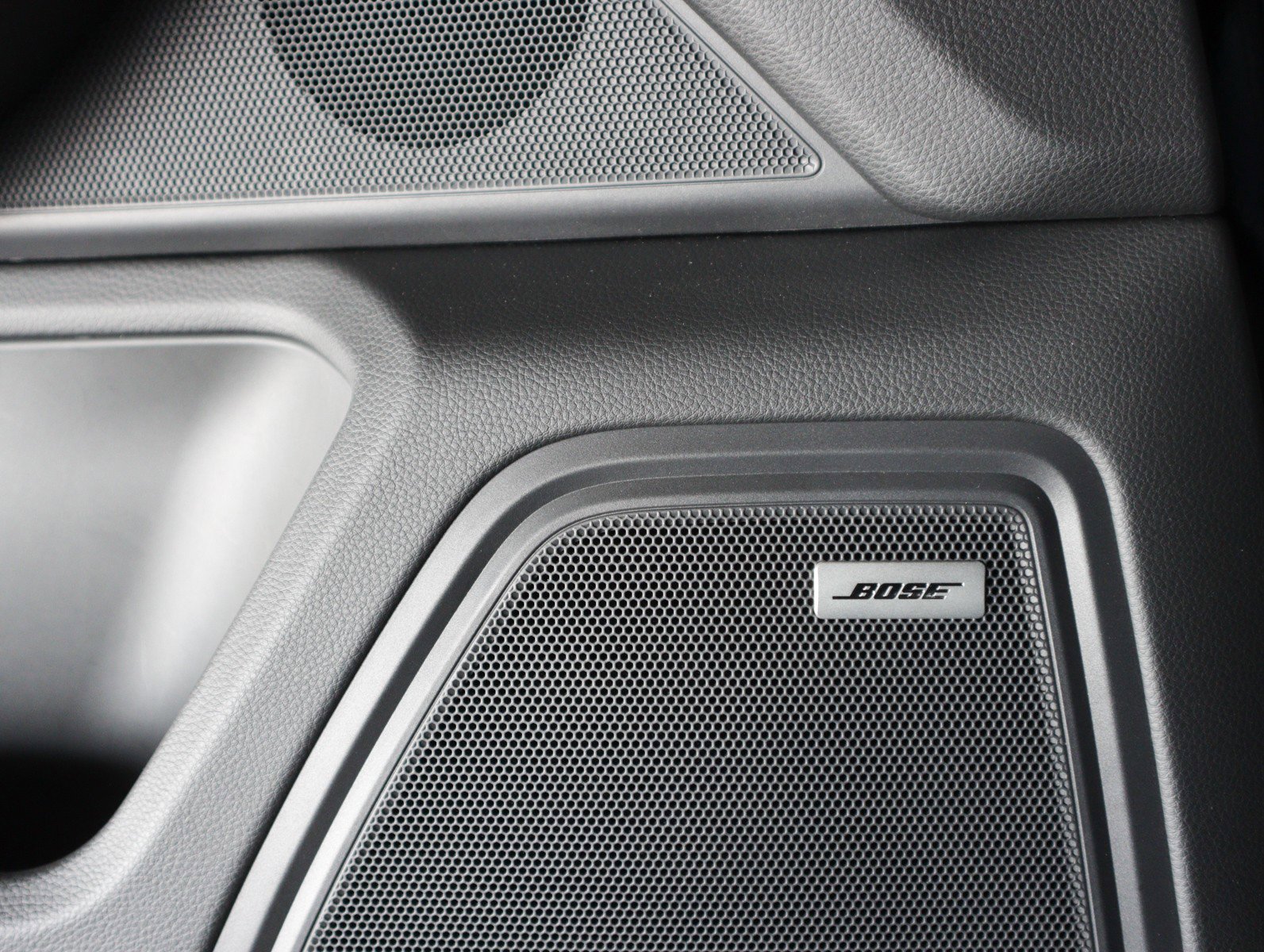 Certified 2024 Porsche Macan AWD/4WD image 23