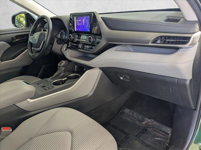 Used 2024 Toyota Highlander LE FWD image 20