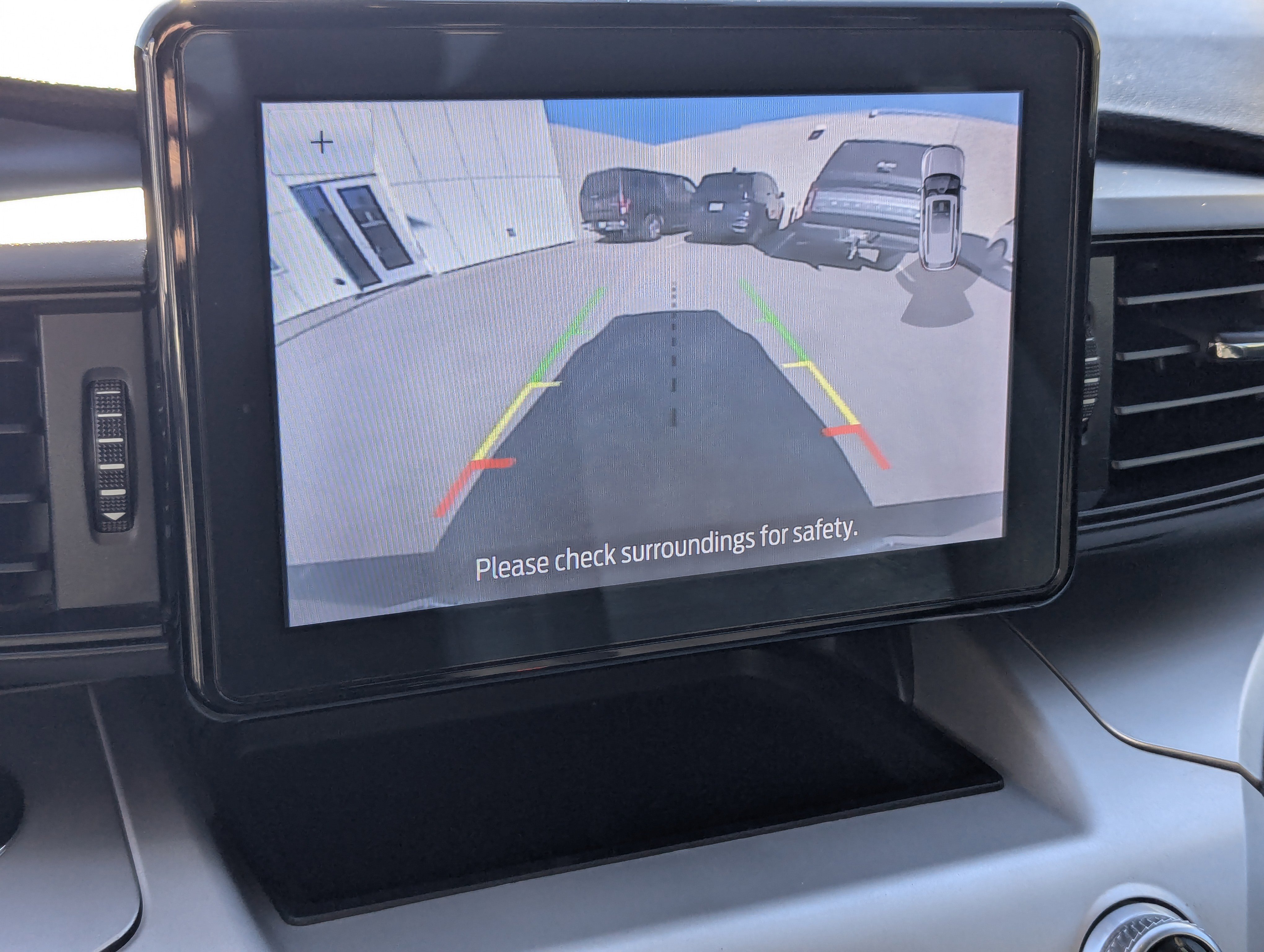 Used 2020 Ford Explorer XLT image 11