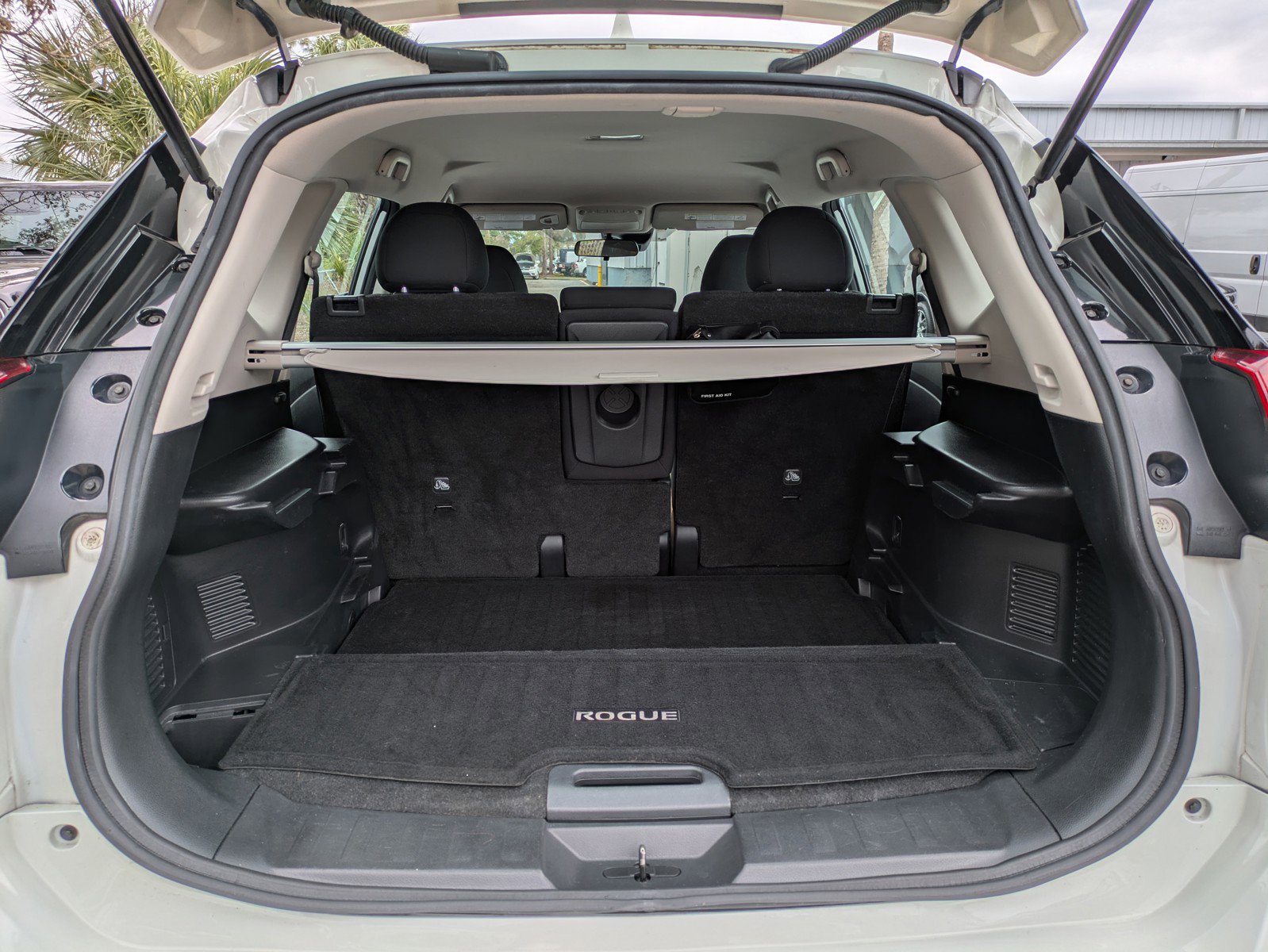 Used 2019 Nissan Rogue S image 8