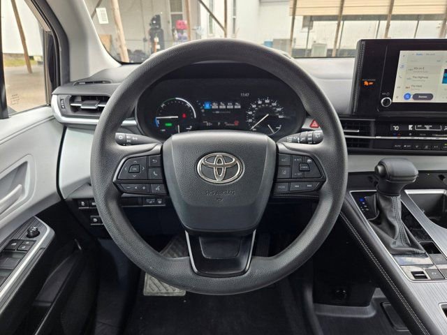 Used 2025 Toyota Sienna LE image 20