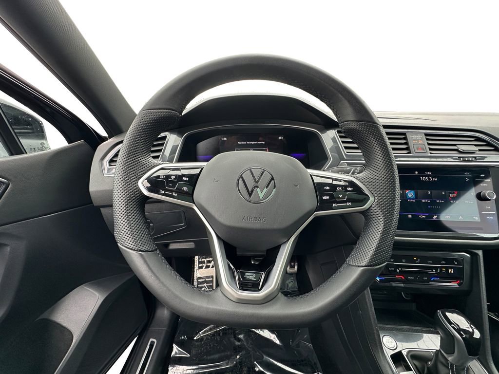 Used 2023 Volkswagen Tiguan SE R-Line image 12