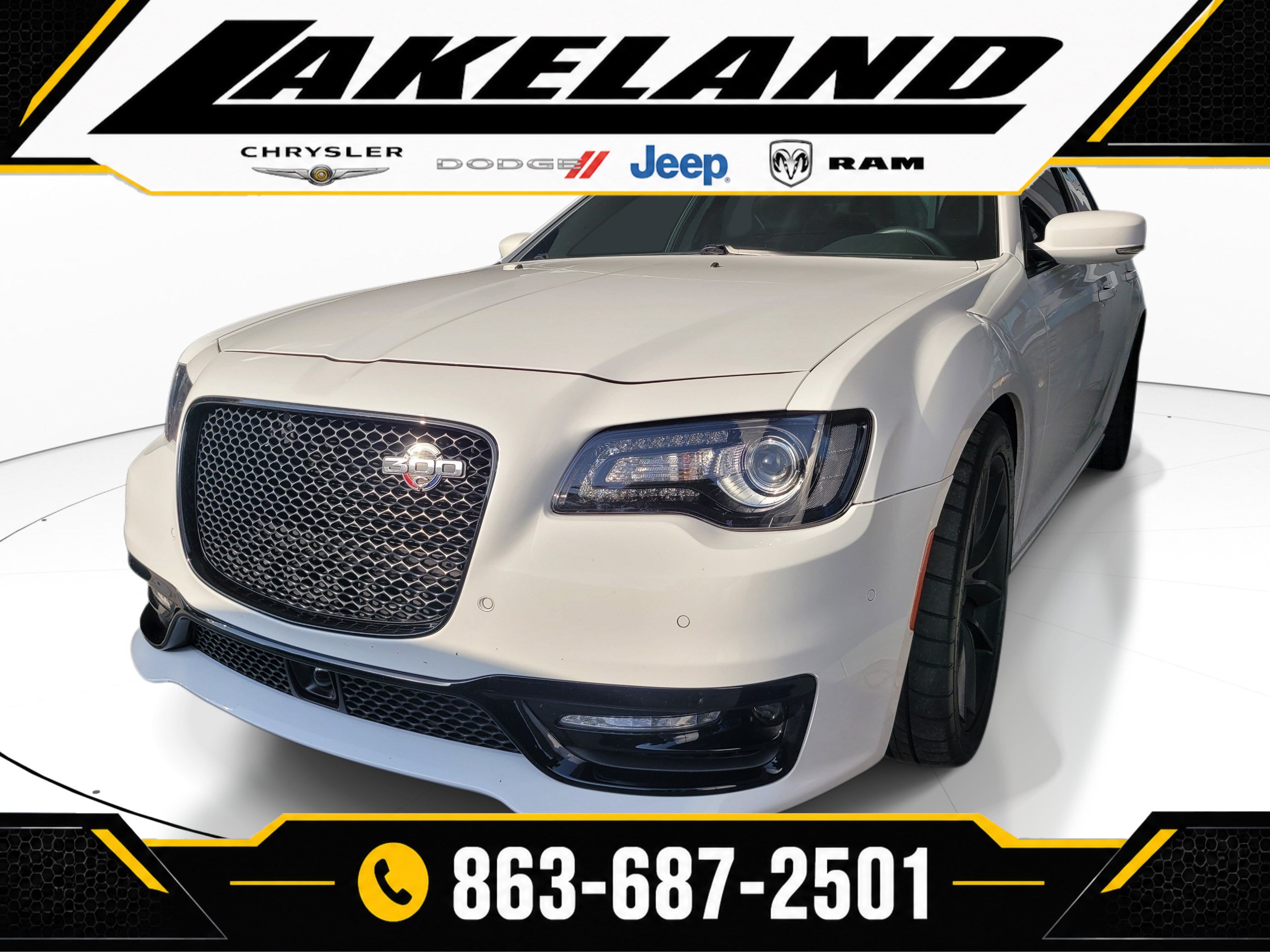 Used 2023 Chrysler 300 C RWD image 3