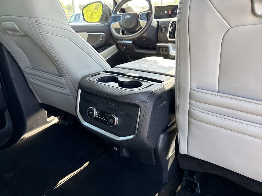 Used 2025 Ford Expedition Platinum w/ Driver's Package image 18