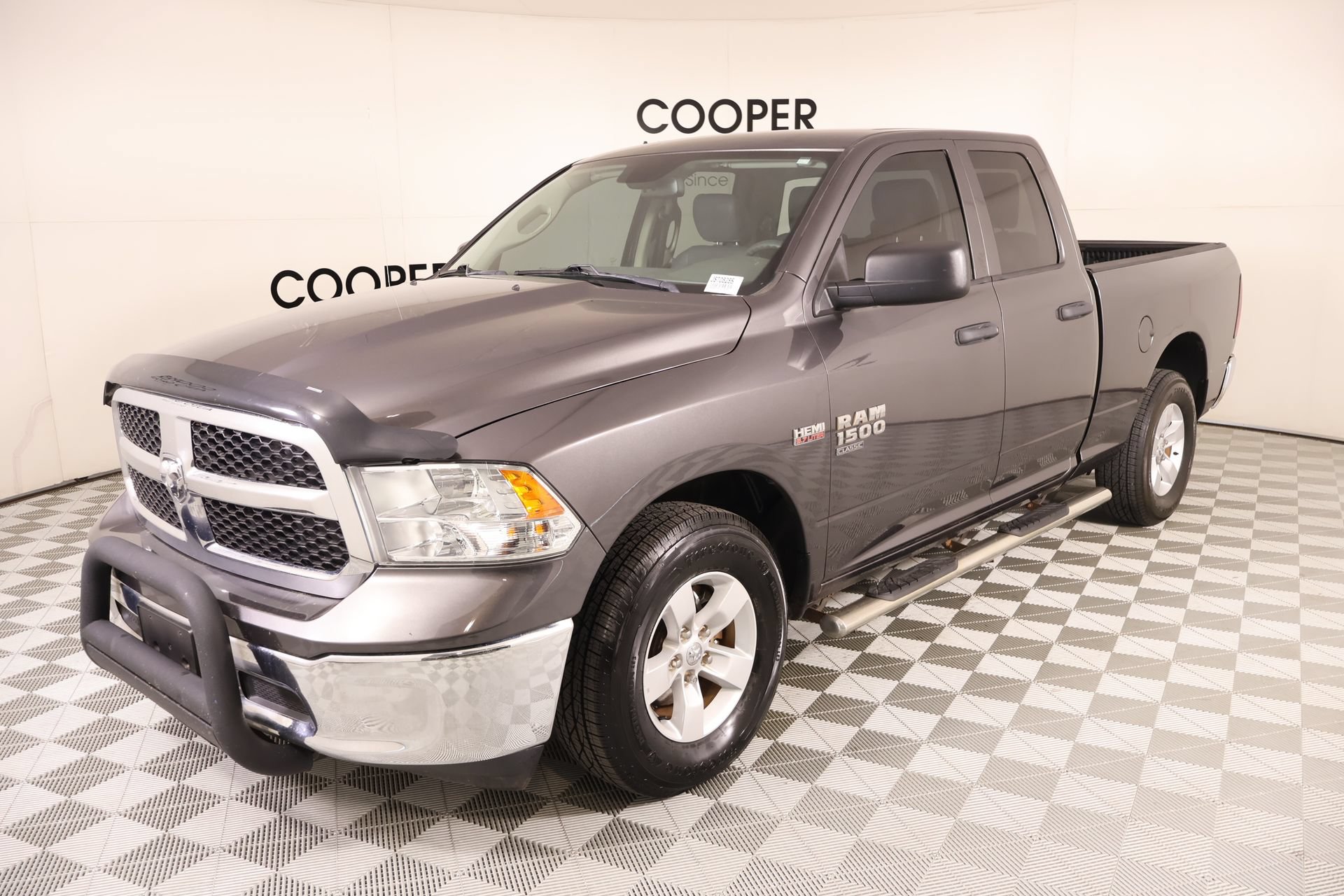 Used 2020 RAM 1500 Tradesman w/ Chrome Appearance Group RWD image 9