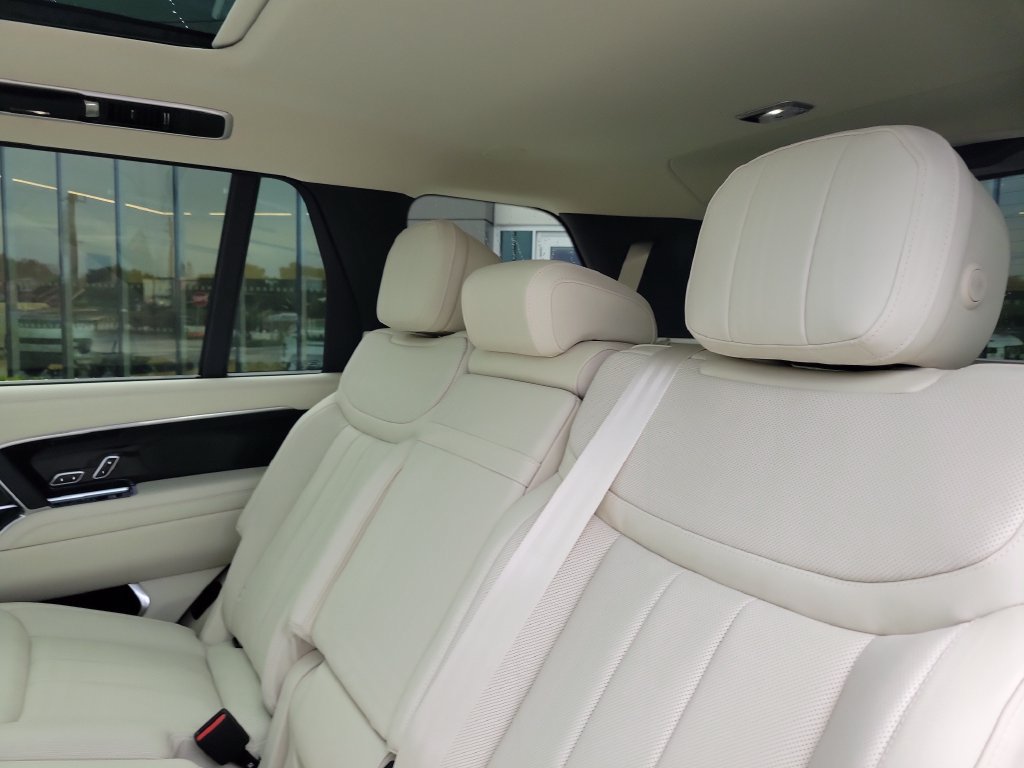 New 2027 Land Rover Range Rover Long Wheelbase SE AWD/4WD image 15