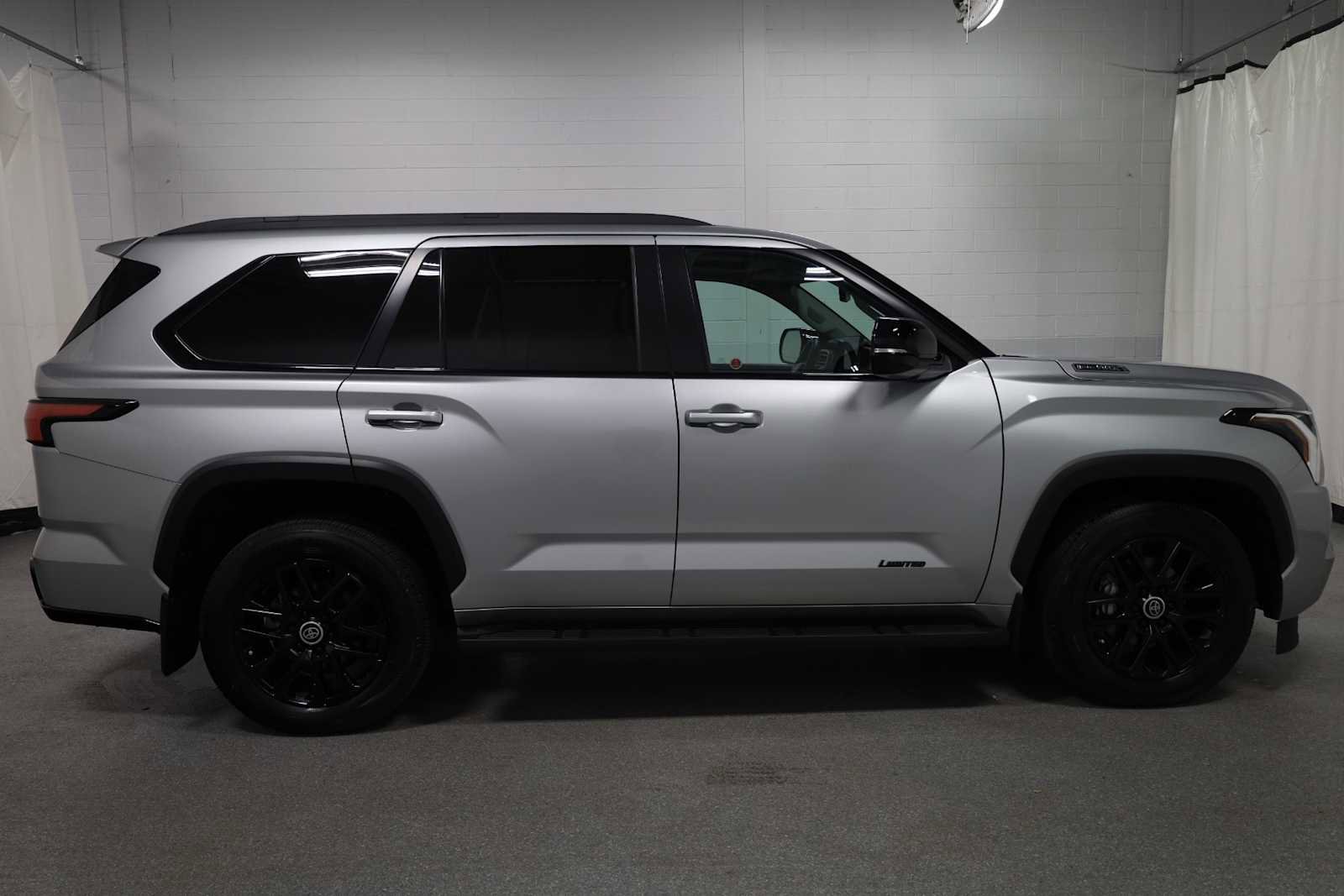 Used 2024 Toyota Sequoia Platinum image 10