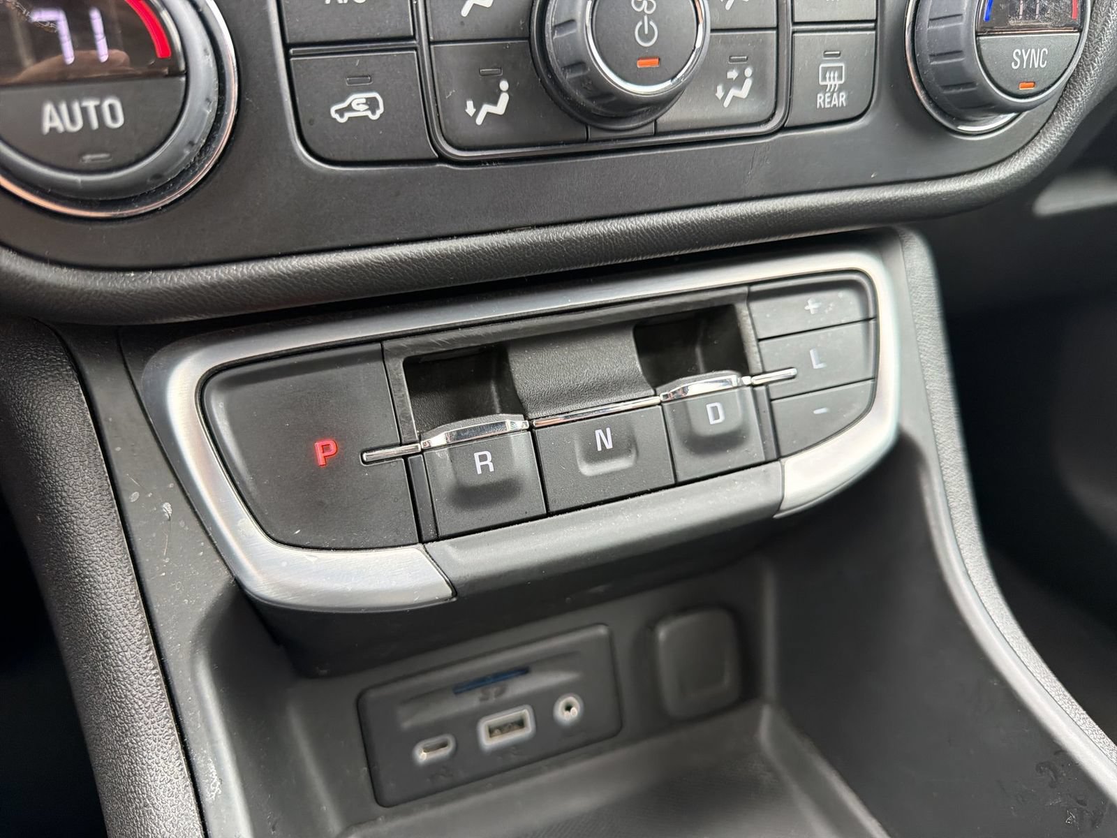 Used 2024 GMC Terrain SLT FWD image 20