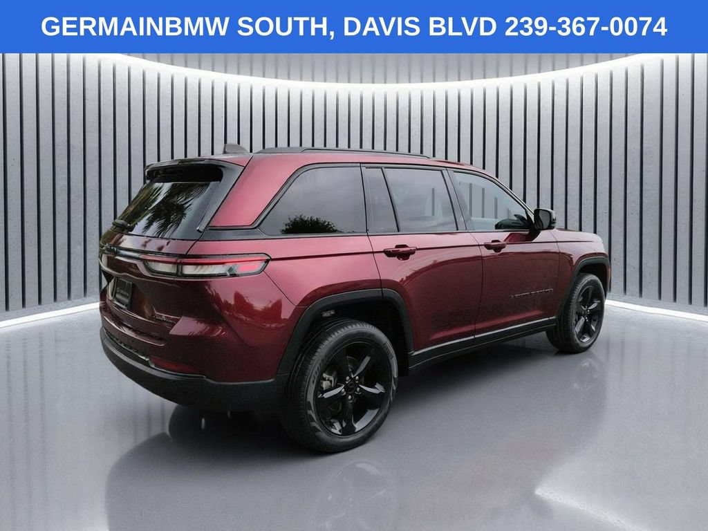 Used 2023 Jeep Grand Cherokee Limited w/ Black Appearance Package AWD/4WD image 5