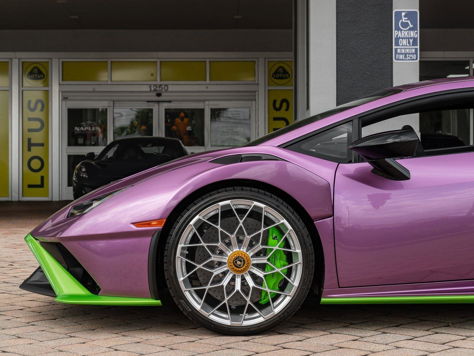 Used 2023 Lamborghini Huracan STO image 11