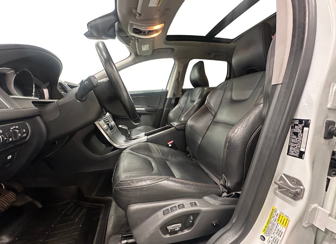 Used 2017 Volvo XC60 T6 Dynamic w/ Preferred Option Package image 9