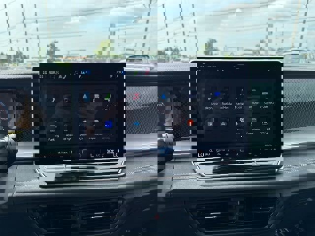 New 2025 Volkswagen Tiguan SE image 10