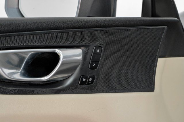 Used 2021 Volvo XC60 T5 Momentum w/ Protection Package Premier FWD image 46