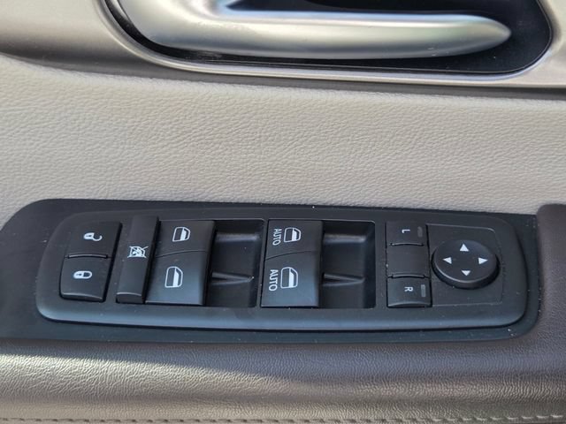 Used 2019 Chrysler Pacifica Touring Plus w/ Advanced Safetytec Group FWD image 30