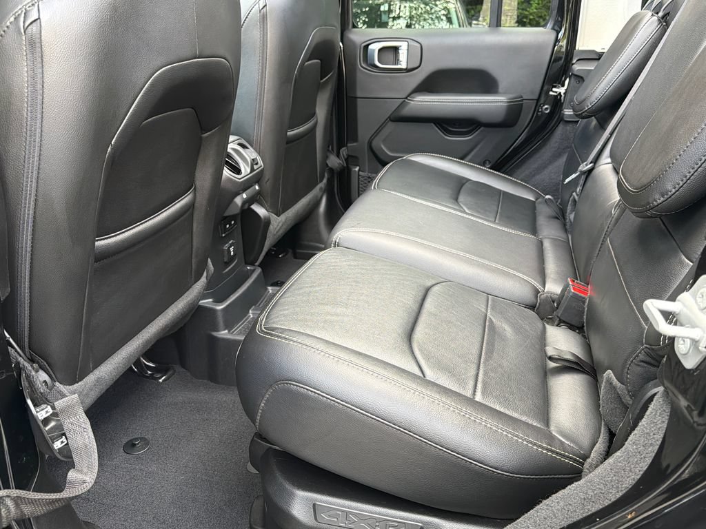 Used 2023 Jeep Wrangler Unlimited Sahara AWD/4WD image 7