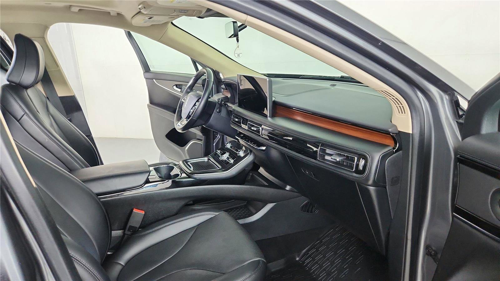 Used 2022 Lincoln Nautilus Reserve w/ Equipment Group 201A image 25