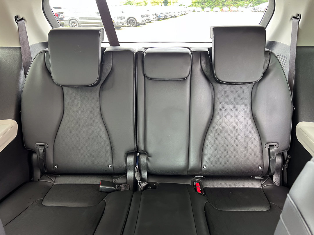 Used 2024 Kia Carnival EX FWD image 31