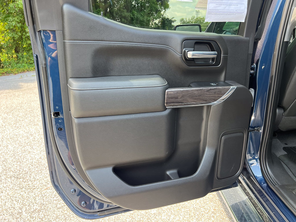 Used 2022 Chevrolet Silverado 1500 LTZ w/ LTZ Premium Package AWD/4WD image 32