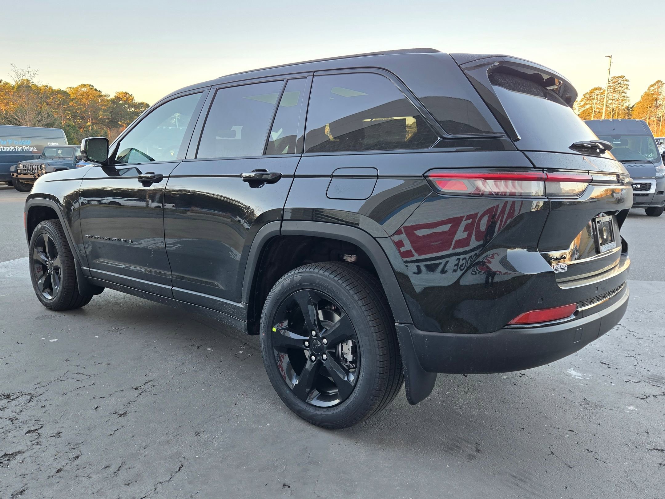 New 2025 Jeep Grand Cherokee Limited w/ Luxury Tech Group II image 5