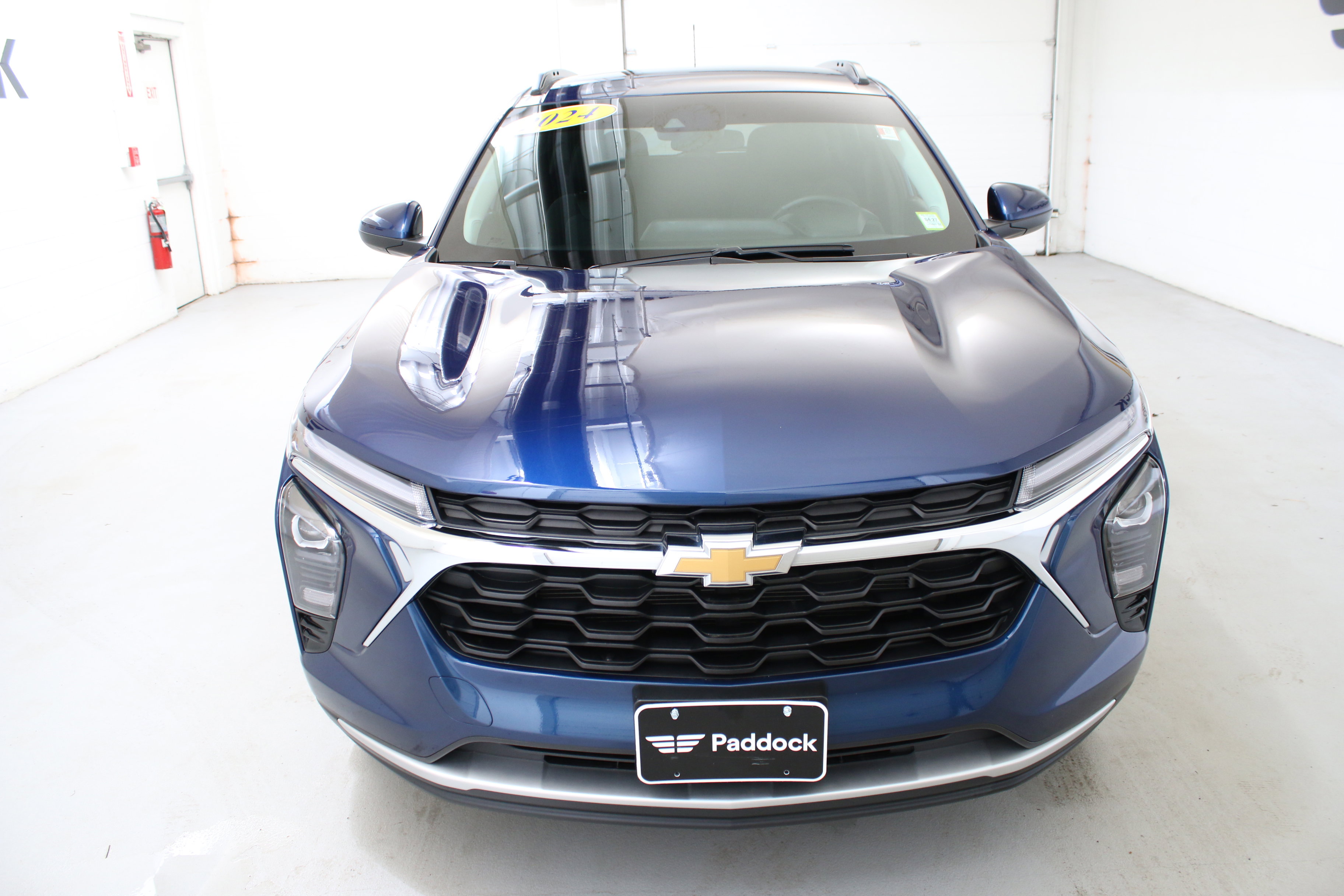 Used 2024 Chevrolet Trax LT w/ Driver Confidence Package FWD image 2