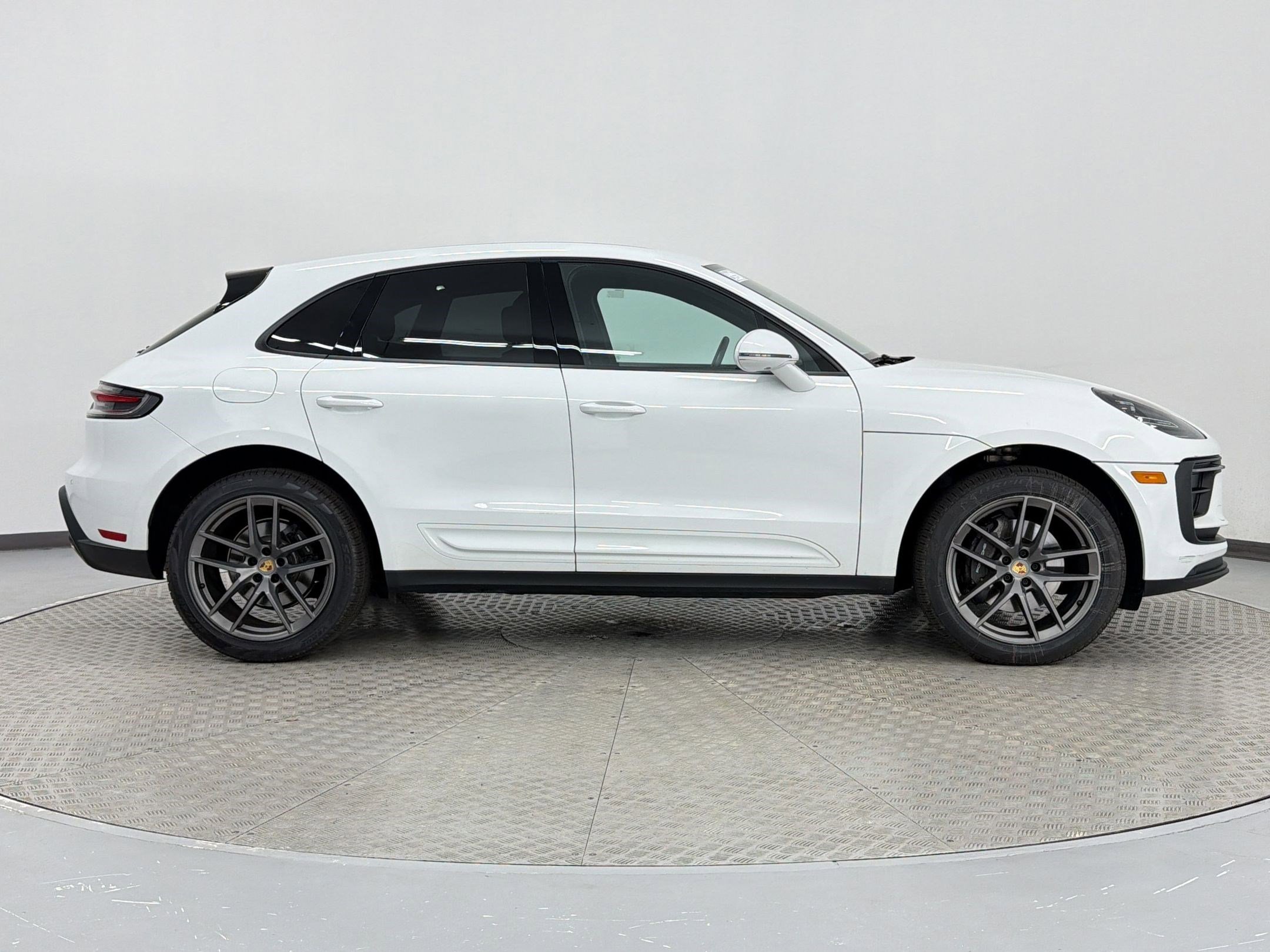Used 2022 Porsche Macan image 8