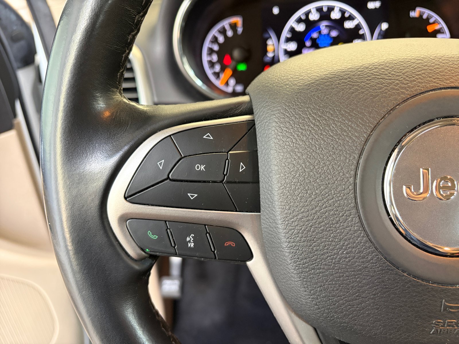 Used 2021 Jeep Grand Cherokee Laredo AWD/4WD image 11