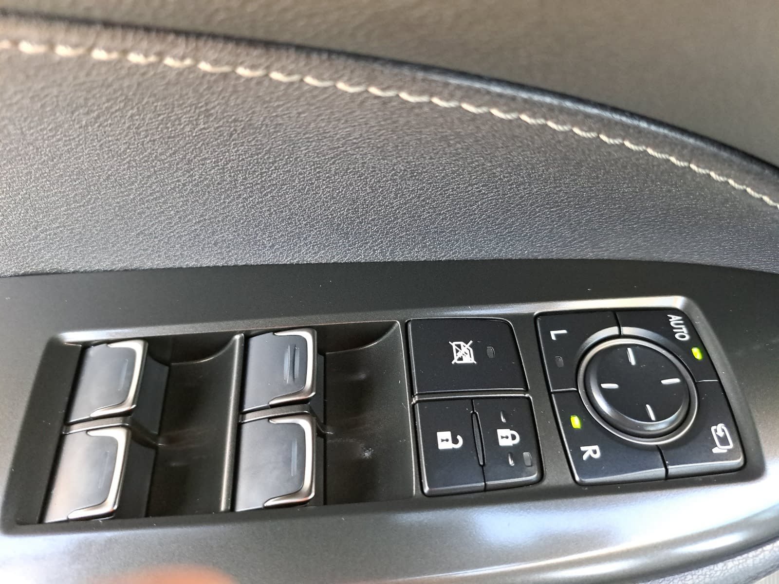 Used 2026 Lexus NX 350h AWD w/ Accessory Package (2T) image 31