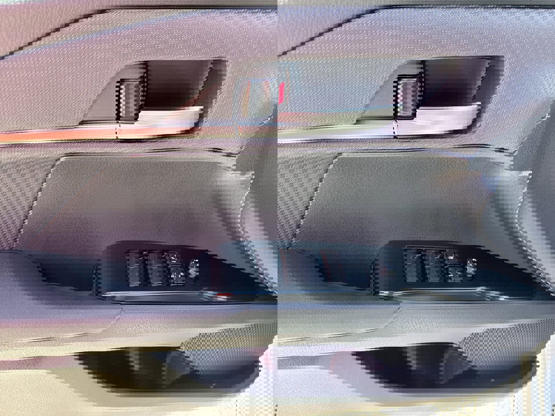 Certified 2025 Toyota Camry SE w/ Convenience Package image 15