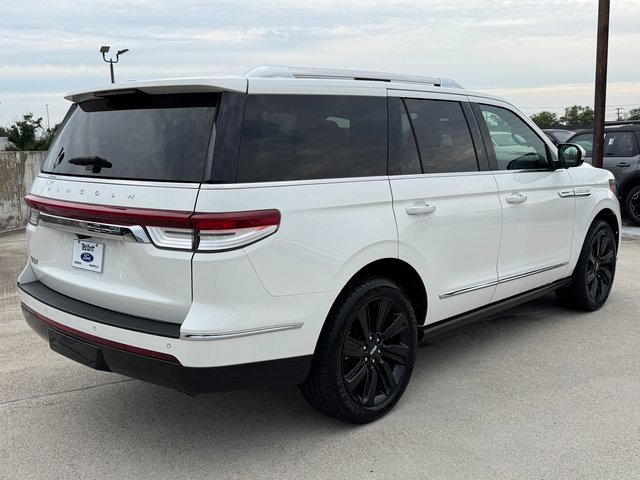 Used 2022 Lincoln Navigator Reserve w/ Monochromatic Package image 8