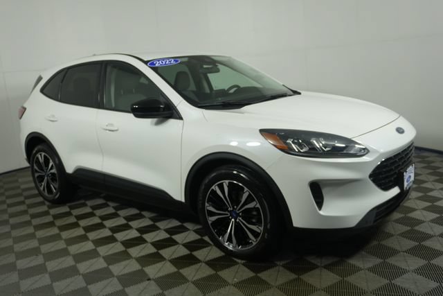 Used 2022 Ford Escape SE w/ SE Sport Appearance Package FWD image 2