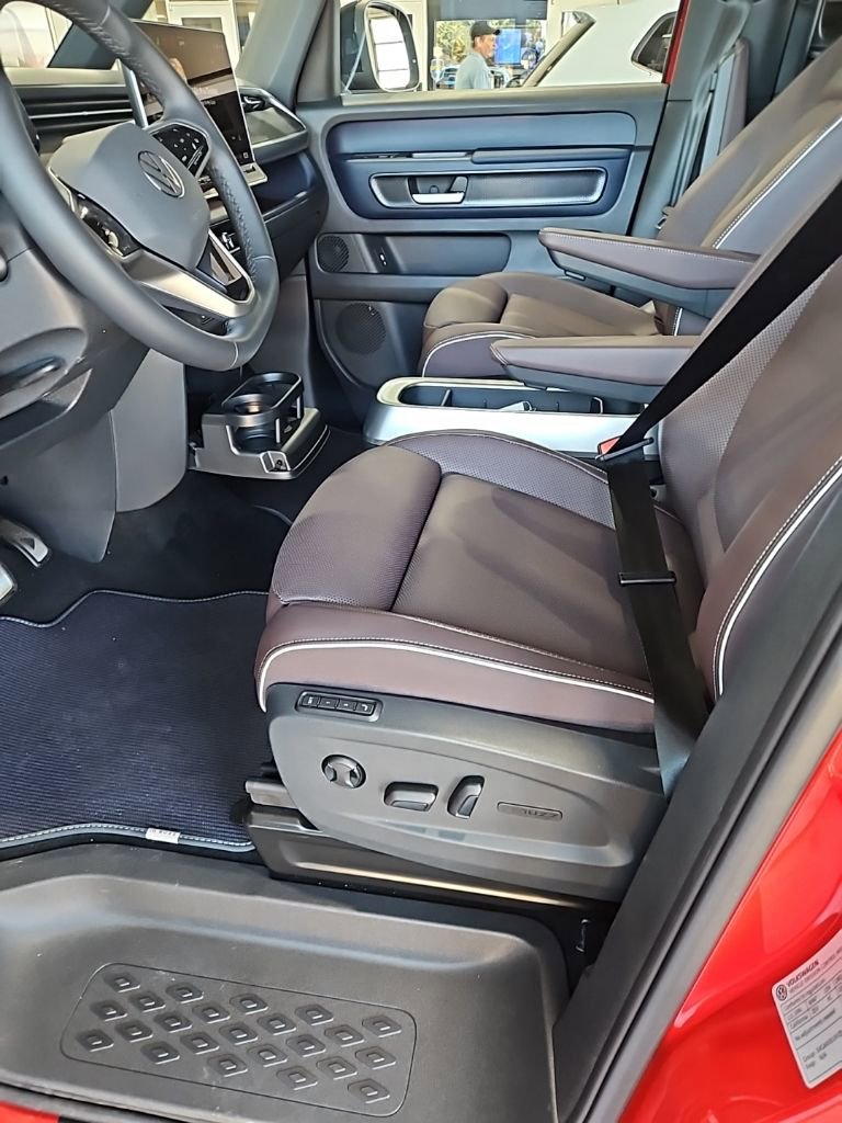 Used 2025 Volkswagen ID. Buzz Pro S Plus image 27