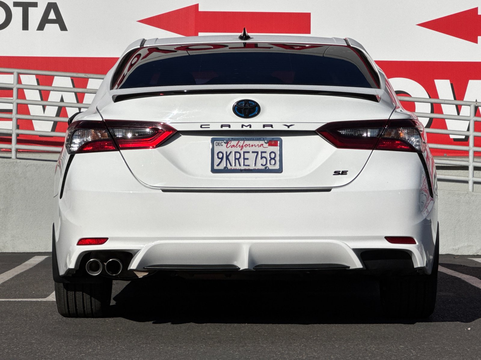 Used 2024 Toyota Camry SE w/ Convenience Package FWD image 4