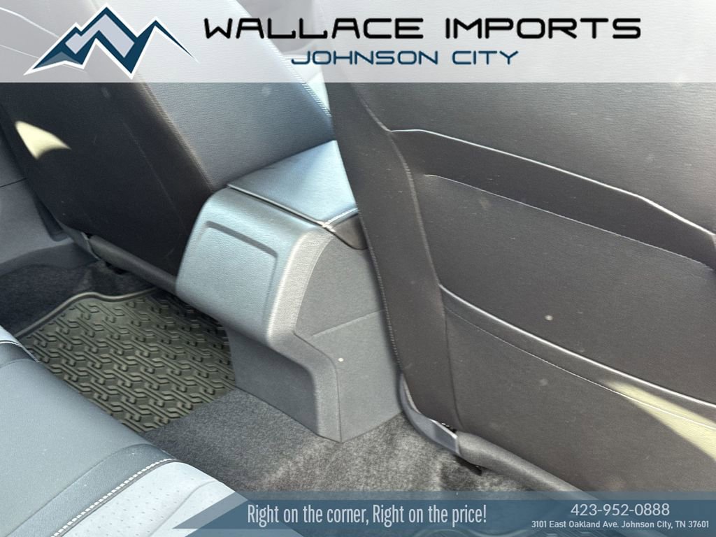 Used 2025 Volkswagen Jetta SE FWD image 40