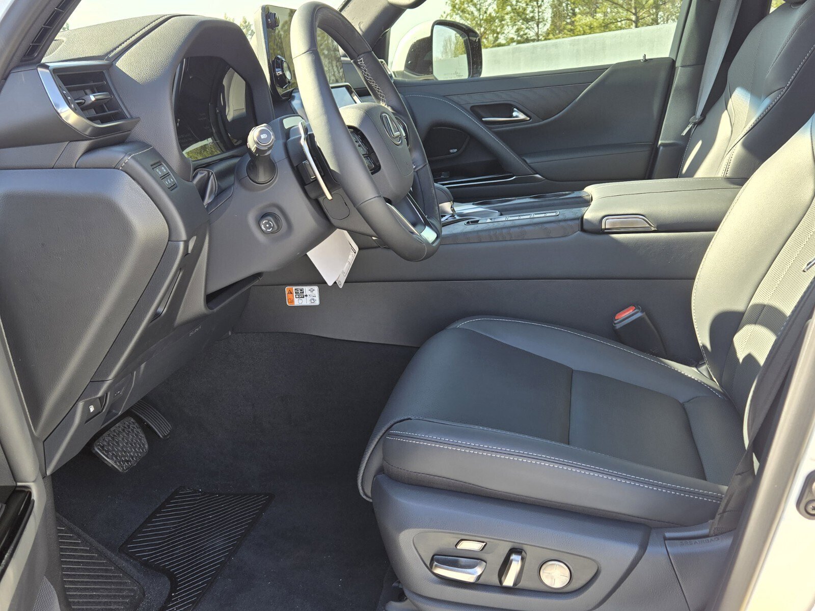 New 2026 Lexus LX 700h Luxury image 3