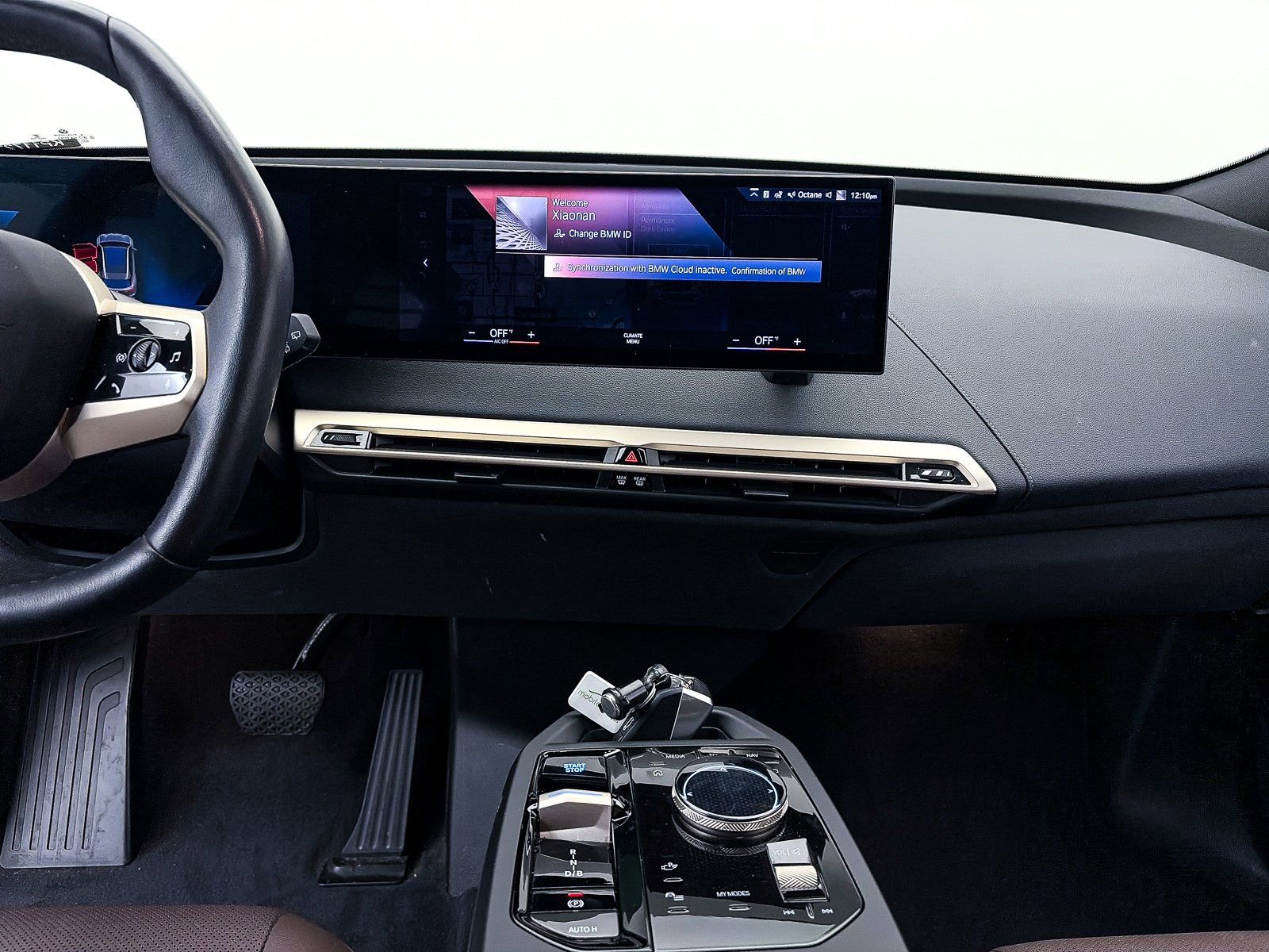 Used 2023 BMW iX xDrive50 w/ Sport Package image 11