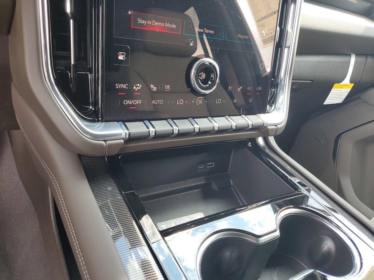 New 2026 GMC Yukon XL Elevation w/ Elevation Premium Package AWD/4WD image 23